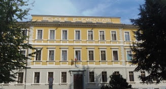 Scuola A, Massazza ingresso
